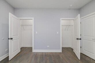 Building Photo - 3 bedroom in Chicago IL 60637