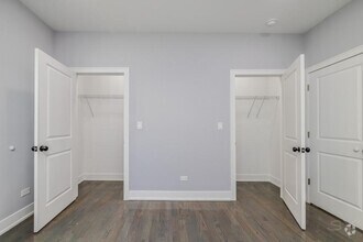 Building Photo - 3 bedroom in Chicago IL 60637