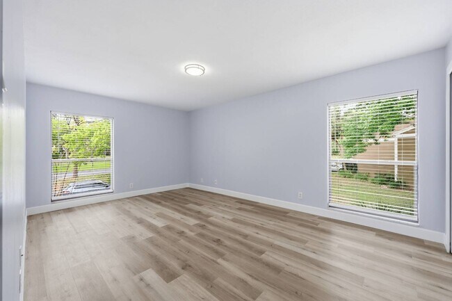 Building Photo - 8753 Como Lake Dr