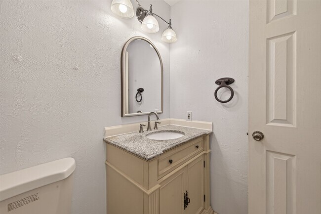 Building Photo - 6206 Homeview Dr