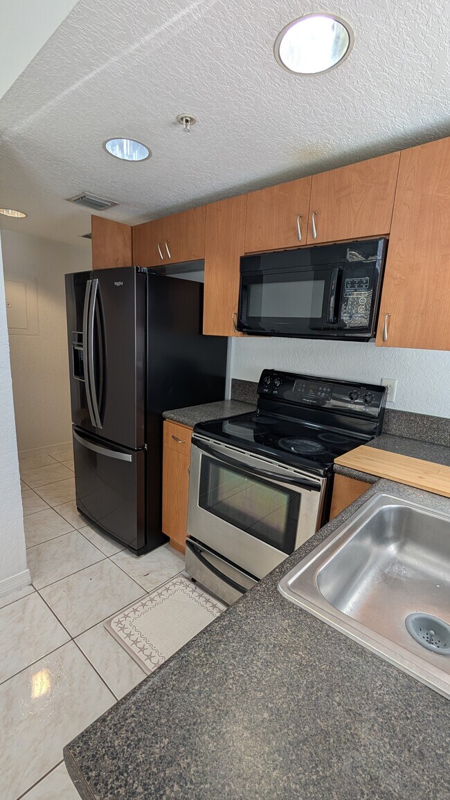Building Photo - 7326 Collins Ave