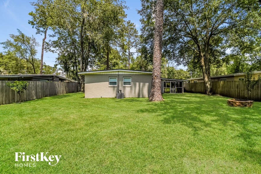 Building Photo - 1056 Busac Ave