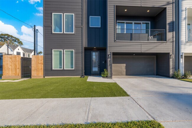 Building Photo - 412 N Nagle St