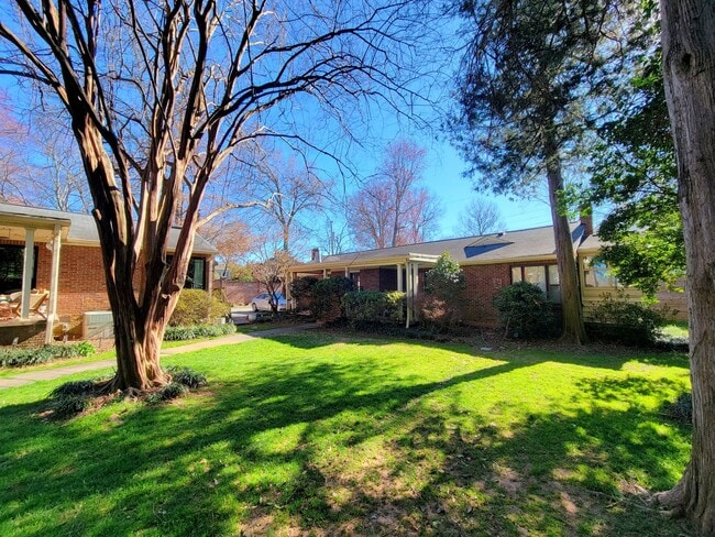 Building Photo - 2408 Providence Rd