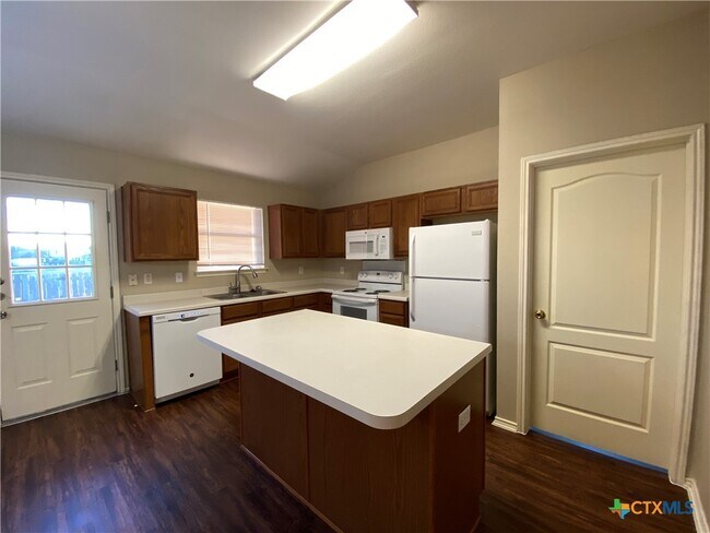 Building Photo - 2614 Dove Crossing Dr