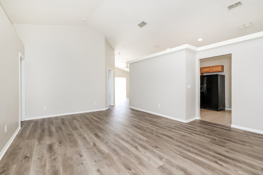 Building Photo - 2628 Sunningdale Dr