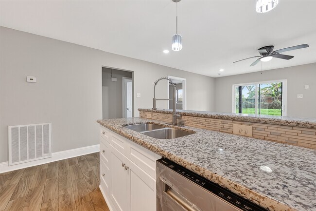 Building Photo - 11107 Cedarview Ln