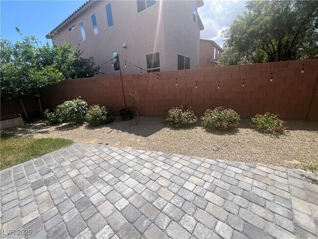 Building Photo - 909 Earth Luster Rd