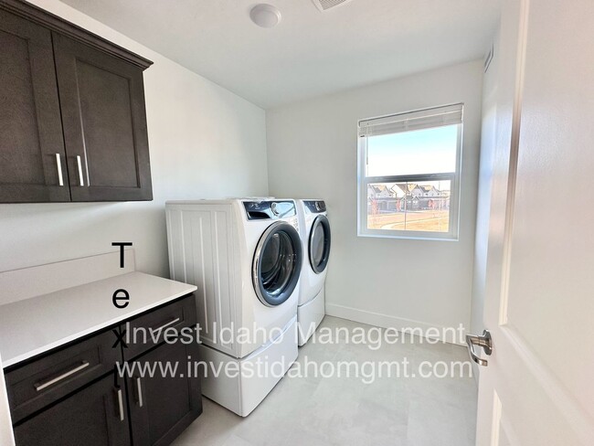 Building Photo - Beautiful Brand New Luxury Townhome availa...