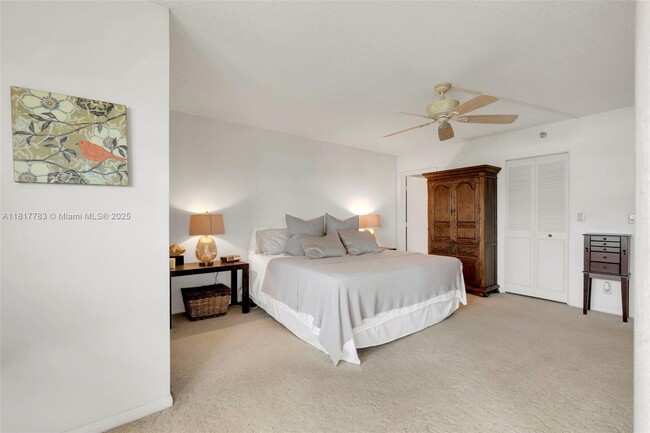 Building Photo - 2206 S Cypress Bend Dr
