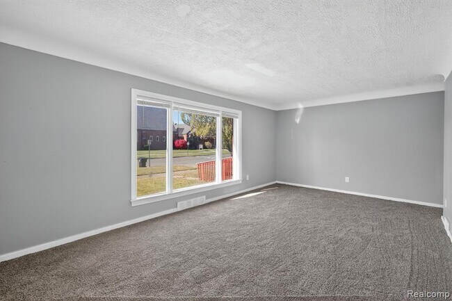 Building Photo - 20216 Regent Dr