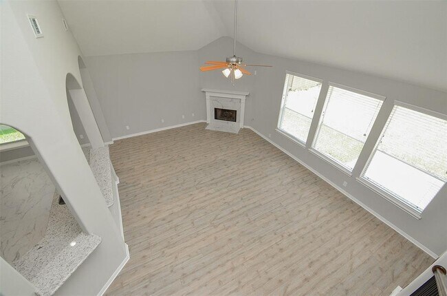 Building Photo - 23751 River Pl Dr