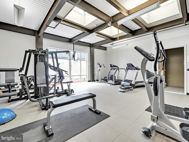 Building Photo - 75 Maple St