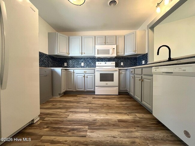 Building Photo - 125 Mallard Cove