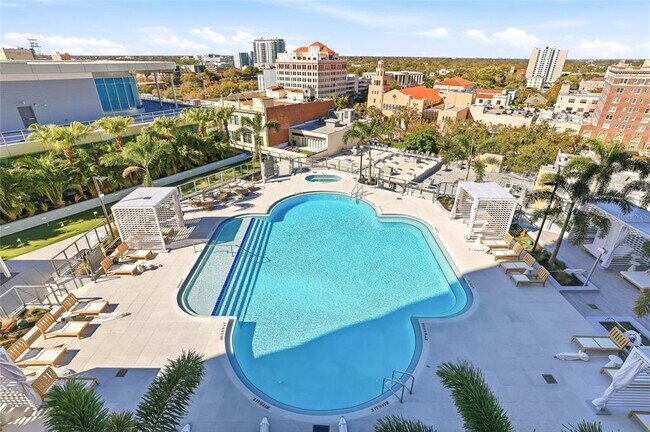 Building Photo - 400 Central Ave