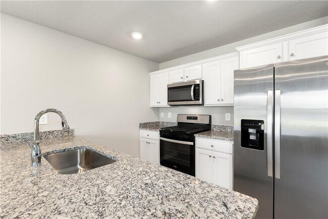 Building Photo - 2613 Windmere Dr E