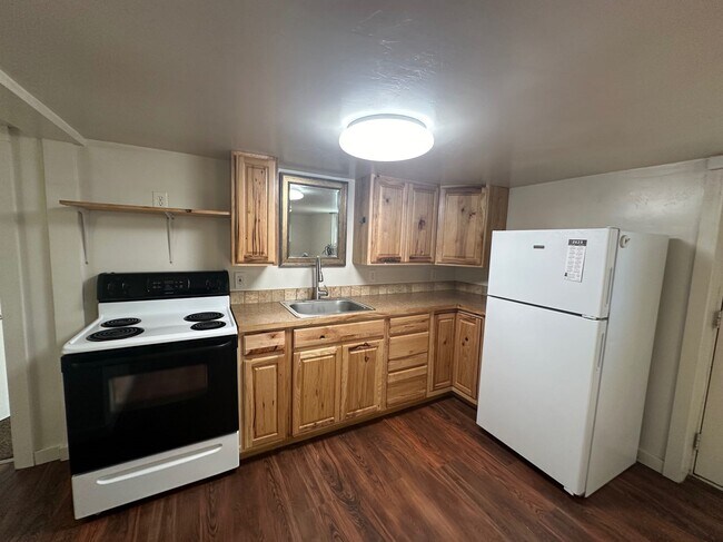Building Photo - 928 N Garfield-3