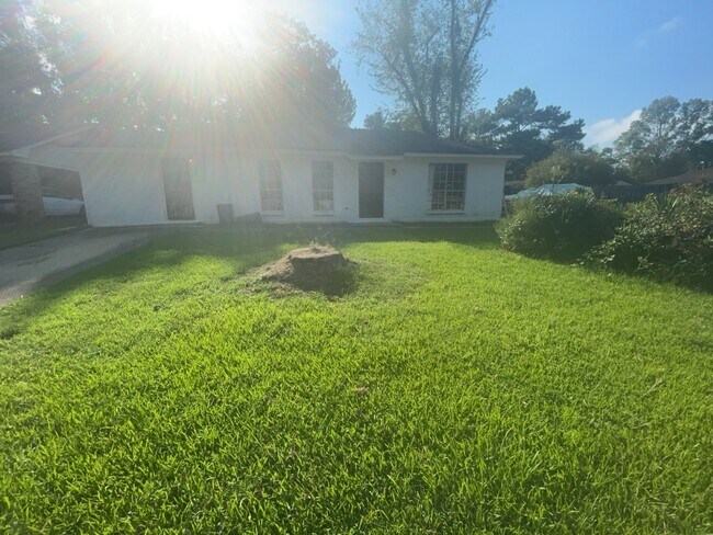 Building Photo - 327 Grover Cleveland Cir