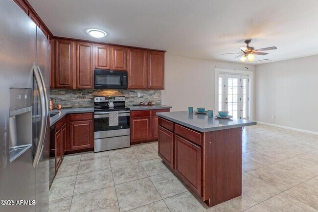 Building Photo - 1611 E El Parque Dr