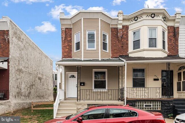 Building Photo - 921 S Alden St