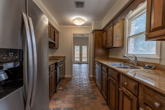 Building Photo - Two bedroom two and a half bath across from Mobile Bay!