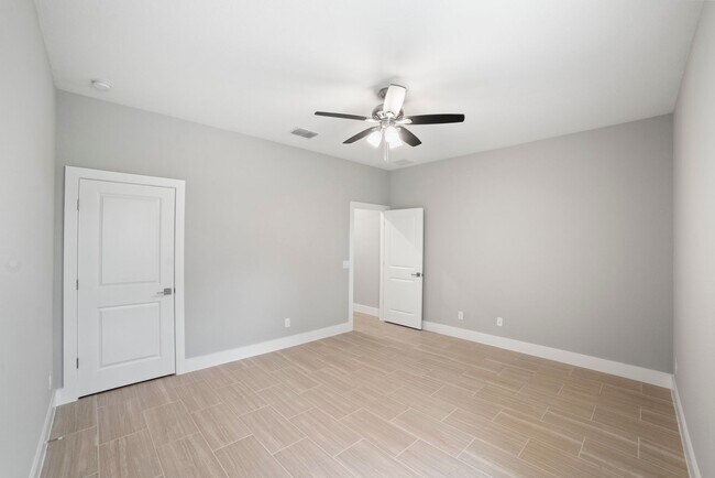 Building Photo - Deposit-Free! Modern, energy efficient hom...