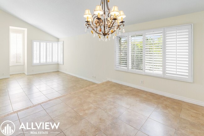 Building Photo - Elegant 3 Bed 2 Bath Home Available in the Heart of Woodbridge!