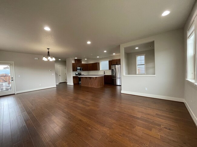 Building Photo - Lovely North Plains 4Bd 2.5Ba Home with Ja...