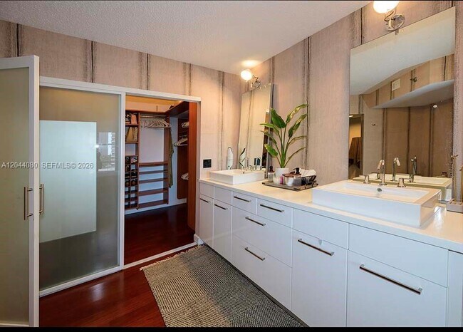 Building Photo - 3600 Mystic Pointe Dr