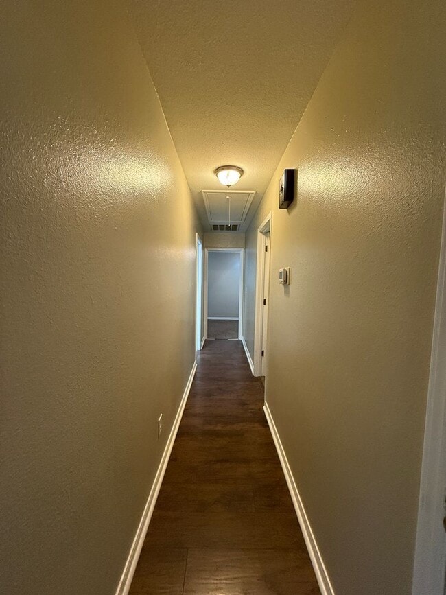 Building Photo - 3 Bedroom 2 bath in Faith Village
