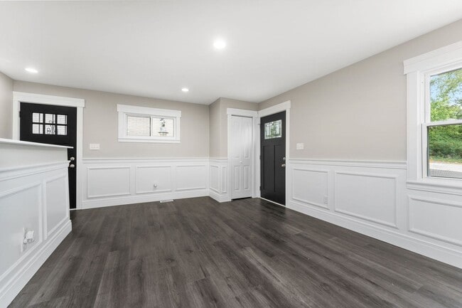 Building Photo - 3 Bedroom 2 Bath Beach House