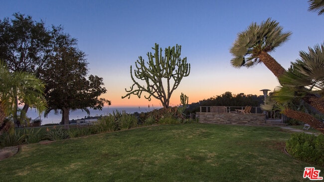 Building Photo - 843 Enchanted Way