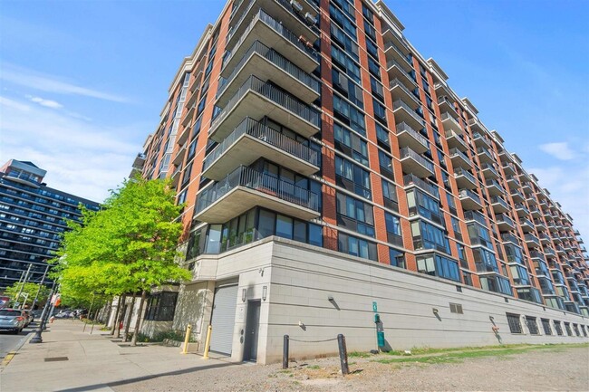 Building Photo - 700 Grove St