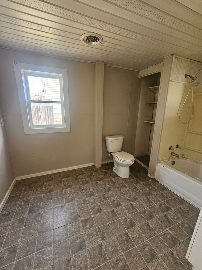 Building Photo - MORE PICTURES COMING SOON! There is a $25 fee for the application and everyone over 18 needs to f...