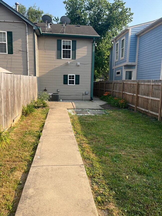 Building Photo - 1414 E New York St