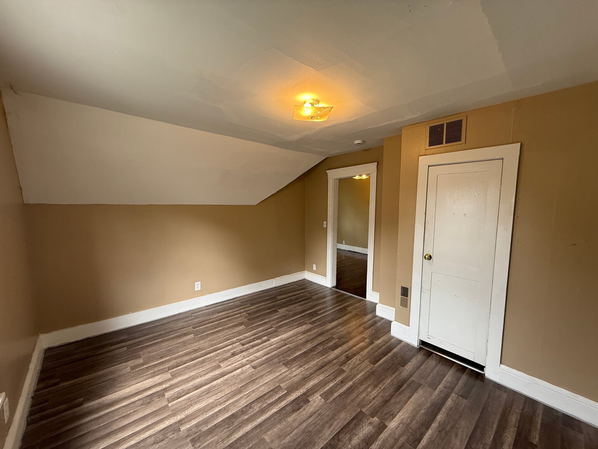 Building Photo - 522 W 23rd St