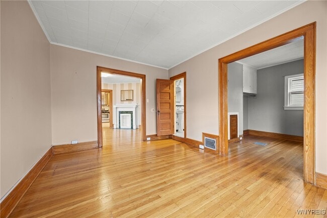 Building Photo - 411 Breckenridge St