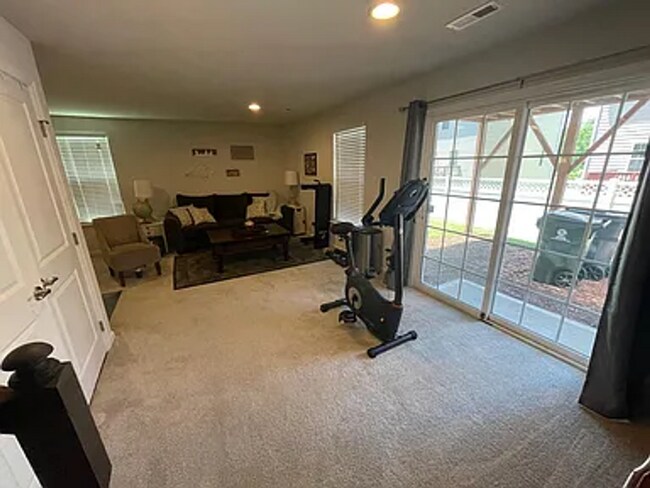 Building Photo - Stunning 3BD, 2.5BA End Unit Durham Townho...