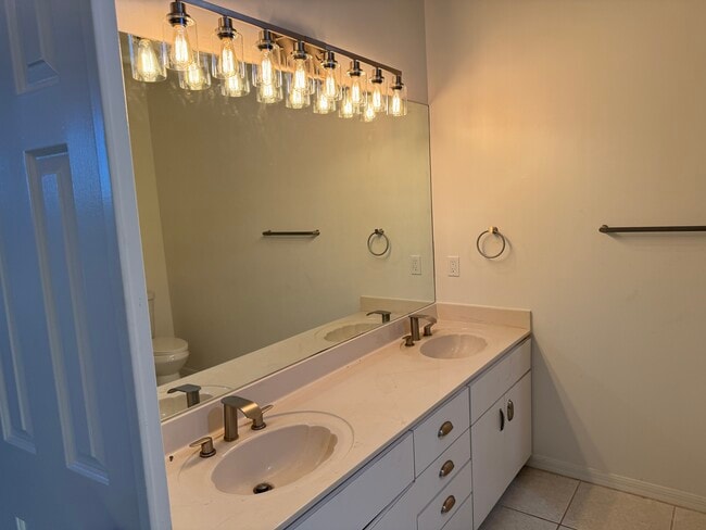 Building Photo - 317 Lanternback Island Dr