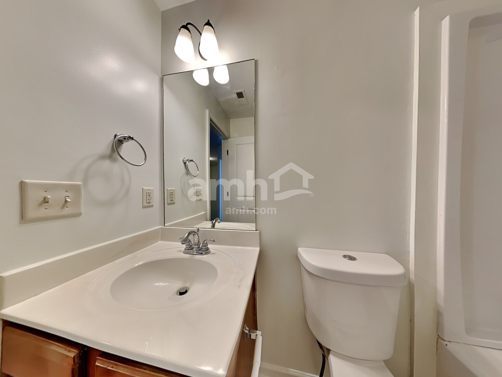 Building Photo - 429 Belmont Way