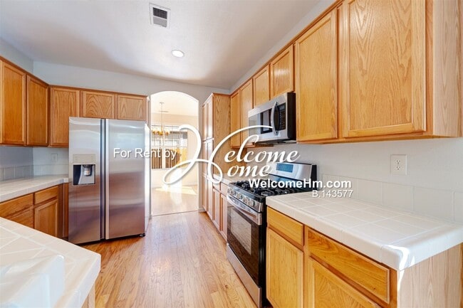 Building Photo - Beautiful Single Story Home In Double Diam...