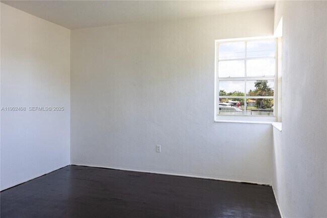 Building Photo - 2200 Calais Dr