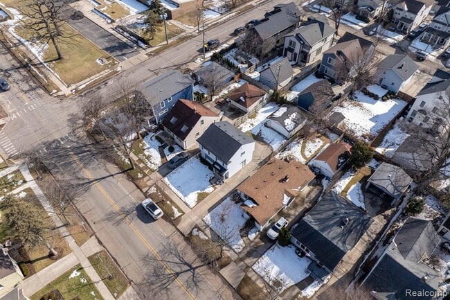 Building Photo - 1560 E Lincoln St