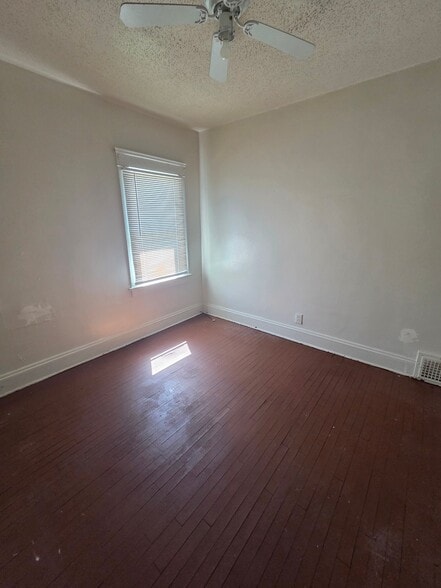 Building Photo - 11807 Honeydale Ave