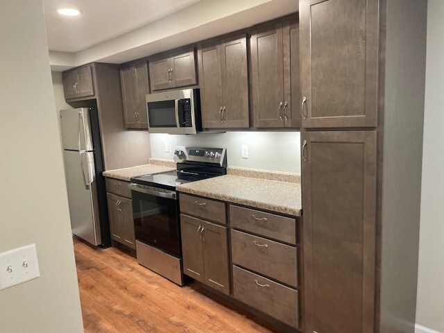 Primary Photo - 309-345 Island Dr