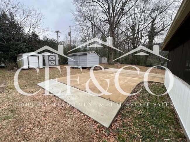 Building Photo - Beautiful 4 bedroom brick ranch now available!