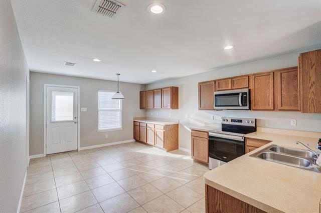 Building Photo - 6008 English Saddle Ln