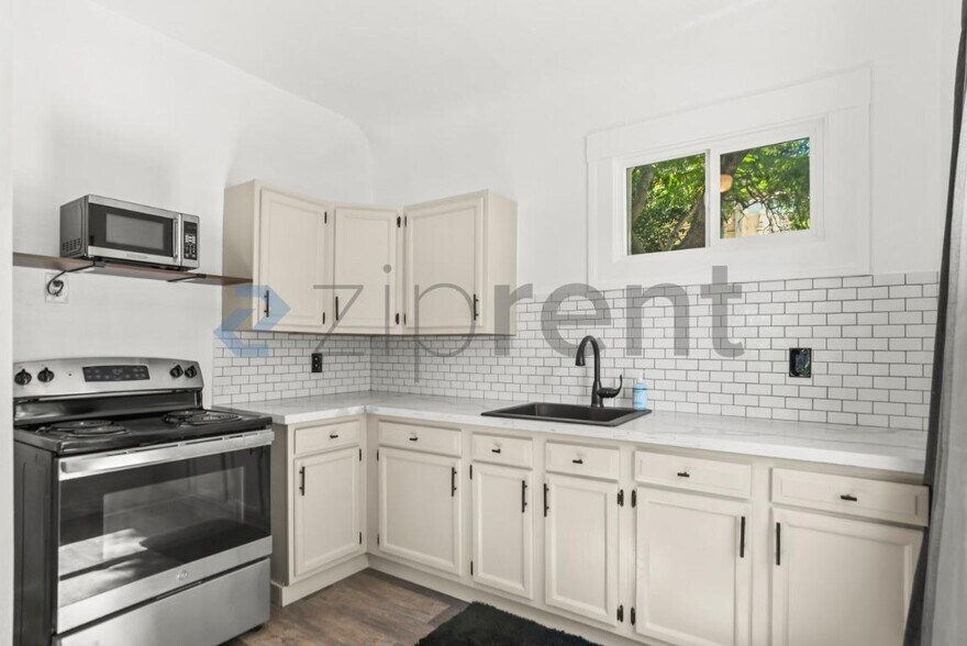 Building Photo - Unit 377