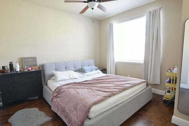 Building Photo - Beautiful and Modern 3 Bedroom 3.5 Bath Tr...