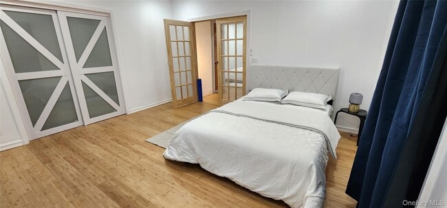 Building Photo - 150 E Walnut St